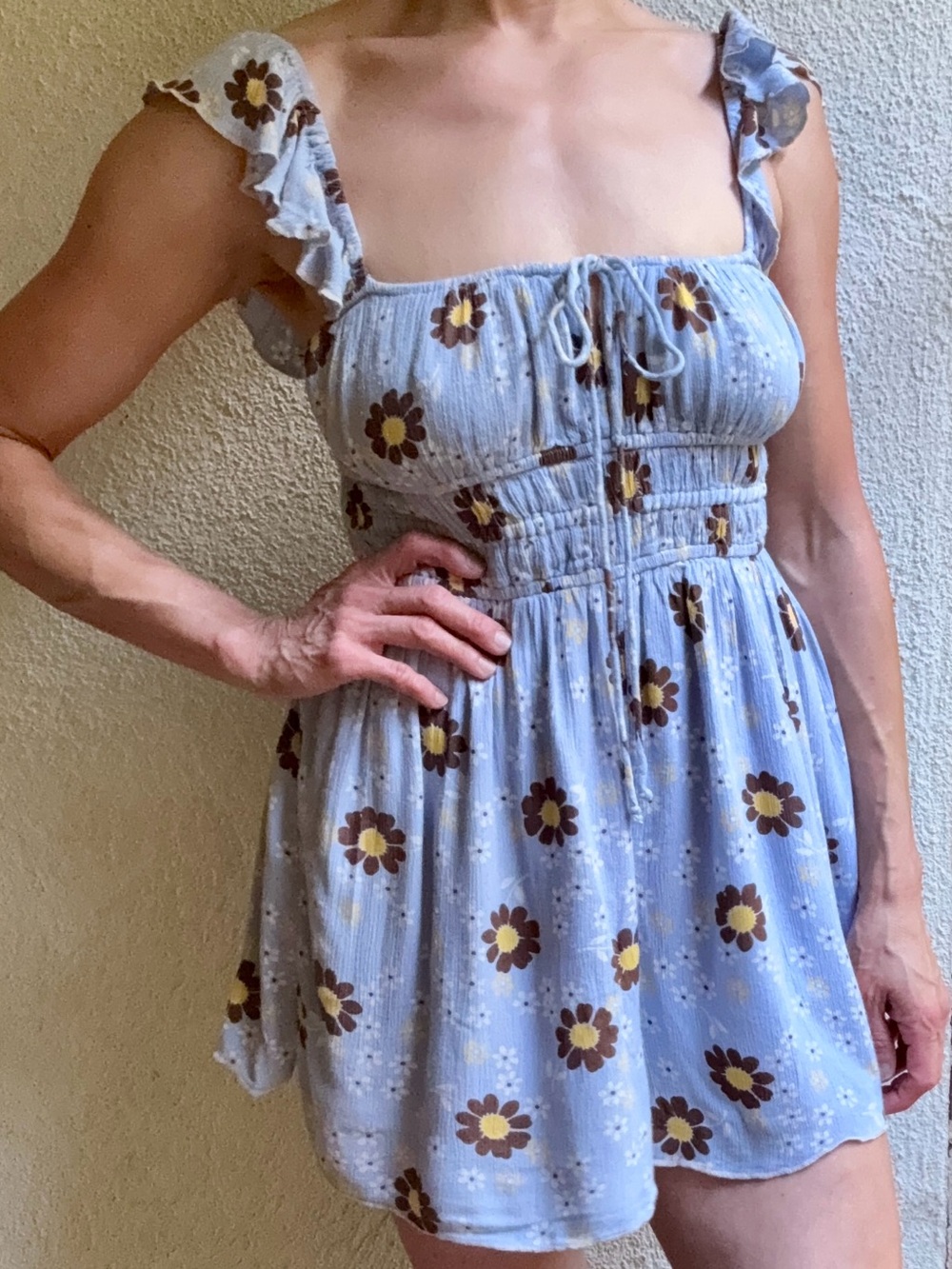 URBAN OUTFITTERS Daisy Romper, Size Medium